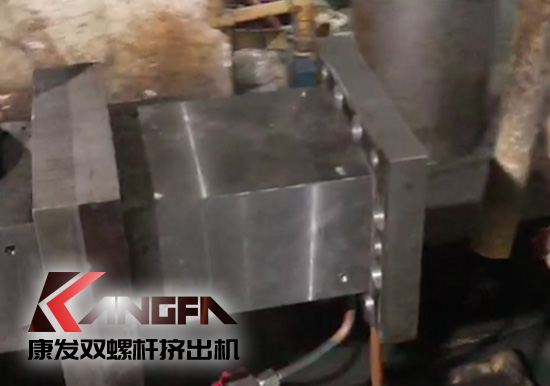 提升機(jī)筒耐磨及耐腐蝕性！康發(fā)雙螺桿擠出機(jī)設(shè)備舊機(jī)筒更換視頻