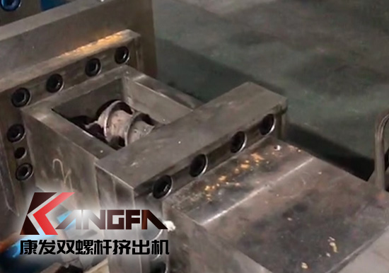 提升機(jī)筒耐磨及耐腐蝕性！康發(fā)雙螺桿擠出機(jī)設(shè)備舊機(jī)筒更換視頻