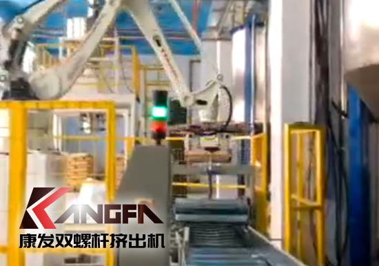  機(jī)械手臂應(yīng)用于雙螺桿擠出造粒機(jī)組現(xiàn)代化生產(chǎn)線！靈活部署,降低生產(chǎn)成本,全面提升雙螺桿造粒生產(chǎn)效率！