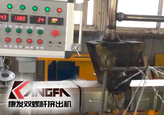 標(biāo)準(zhǔn)化雙螺桿擠出造粒機(jī)組采用新款一體化便攜開機(jī)方式，康發(fā)塑機(jī)為您想的更多！